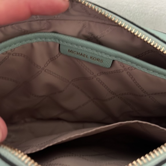 Beautiful Michael Kors Crossbody Bag - Picture 7 of 8